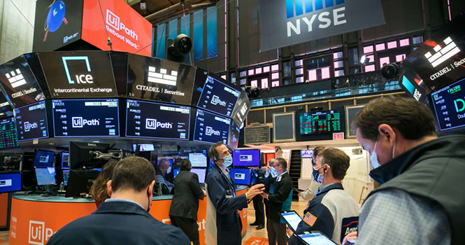 "ناسداك" يواصل مكاسبه ويرتفع بدفعة من صعود أسهم "تسلا"