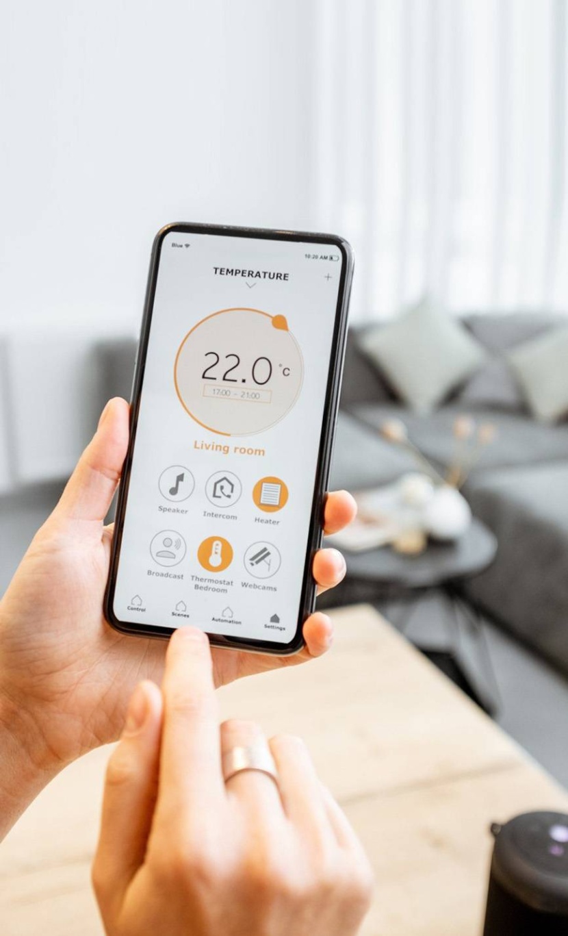 تقنيات المنازل الذكية .. المستقبل للترفيه المرئي وكاميرات المراقبة