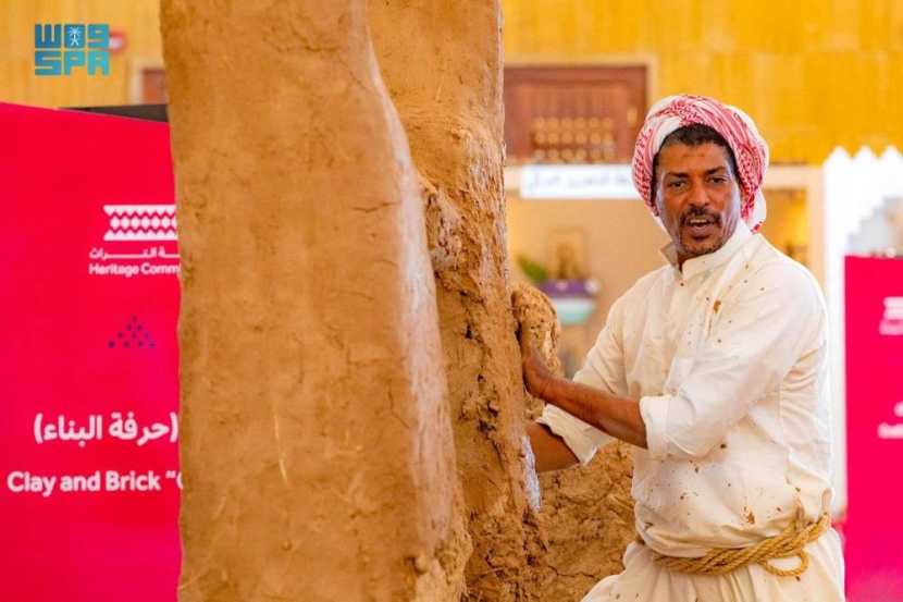 «التراث» تواكب تمور بريدة بفعاليات وكرنفالات حرفية