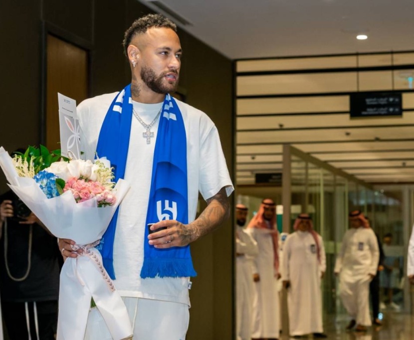 استقبال نيمار .. قهوة وورود