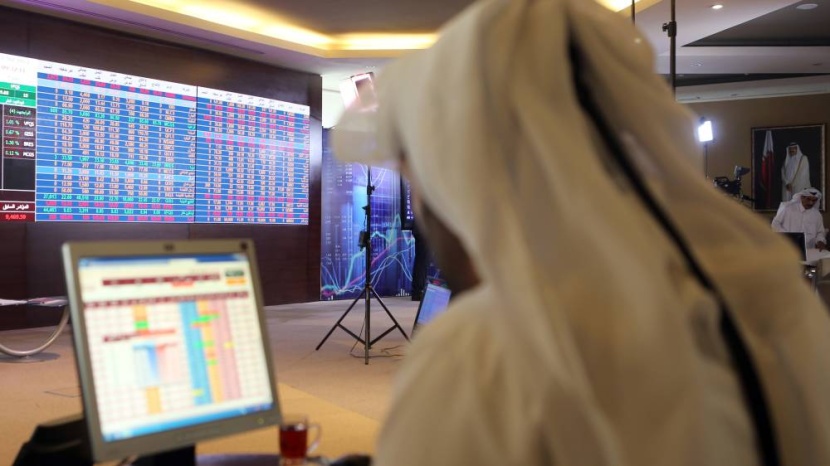 تراجع معظم البورصات الخليجية قبيل خطاب رئيس «الفيدرالي» .. و«القطرية» تخالف الاتجاه