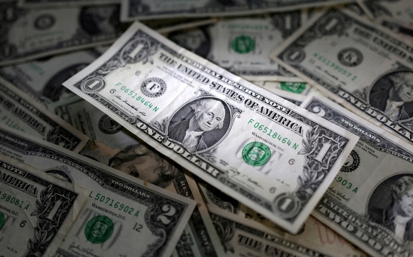 الدولار يقترب من أعلى مستوى في شهرين مع ترقب خطاب باول