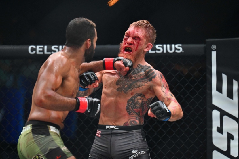 اللاعب عبد الله القحطاني ينتصر على نظيره الأمريكي خلال تصفيات دوري المقاتلين المحترفين 2023