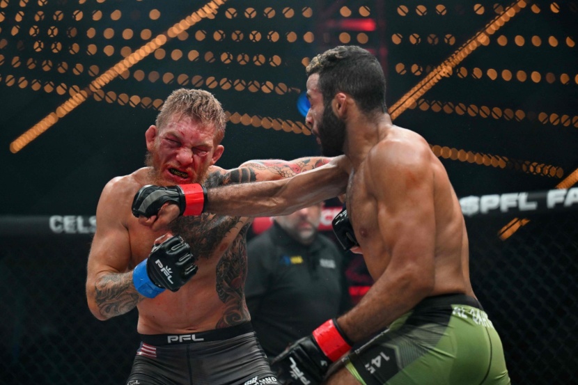 اللاعب عبد الله القحطاني ينتصر على نظيره الأمريكي خلال تصفيات دوري المقاتلين المحترفين 2023