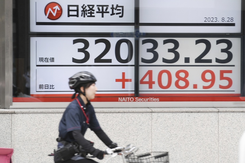 نيكاي يغلق على ارتفاع لكن حظرا صينيا يضغط على أسهم السياحة