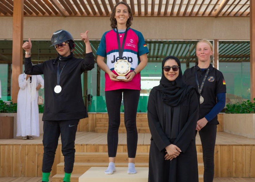 مهرجان ولي العهد للهجن .. تايلور تفوز بأول ماراثون دولي مفتوح للسيدات