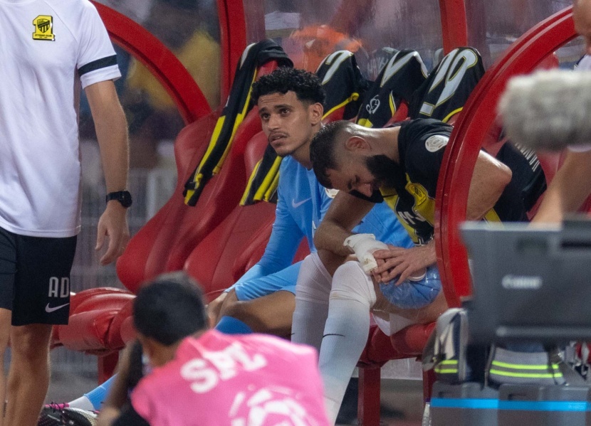 بنزيمة يخرج مصابا