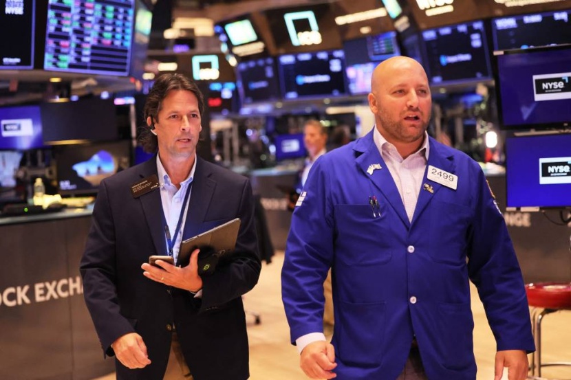 «وول ستريت» تنتعش بفضل صعود أسهم الشركات الكبرى قبل بيانات الوظائف والتضخم