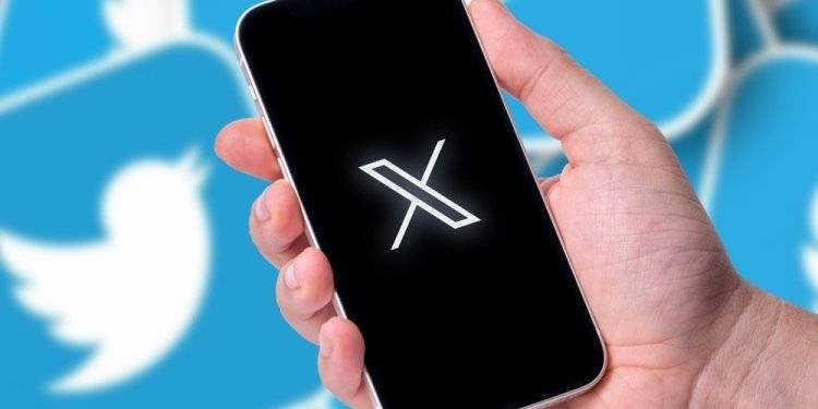 "إكس" تتيح للمستخدمين إخفاء العلامة الزرقاء
