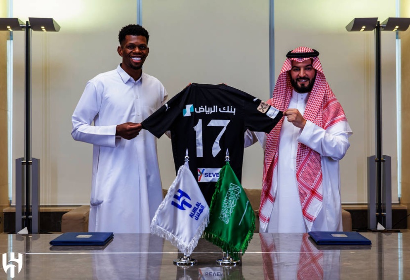 الهلال يؤمن الحراسة بالربيعي