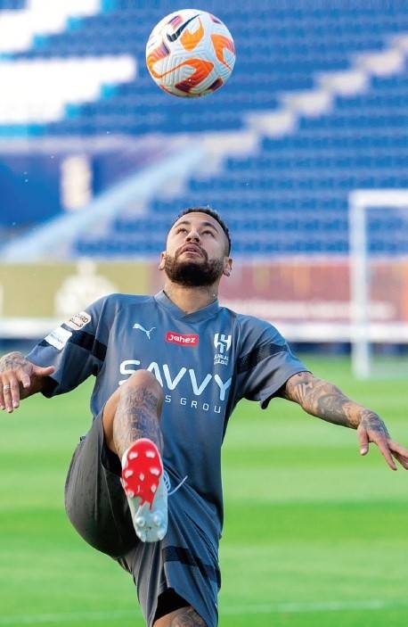 الاتحاد والهلال .. الكلاسيكو فيصل بينهما