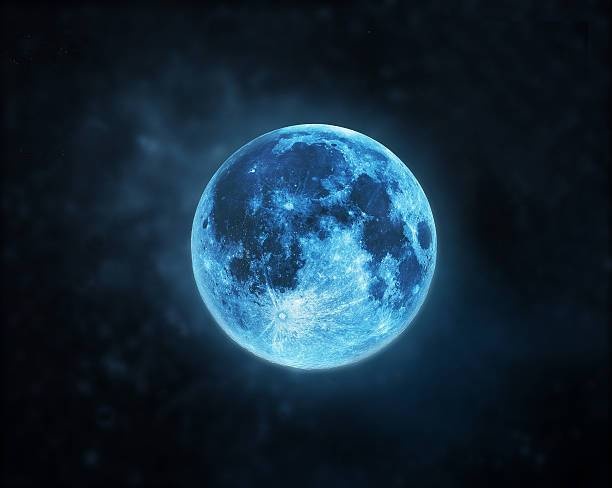 القمر الأزرق العملاق يظهر للمرة الأخيرة .. يعود في 2037