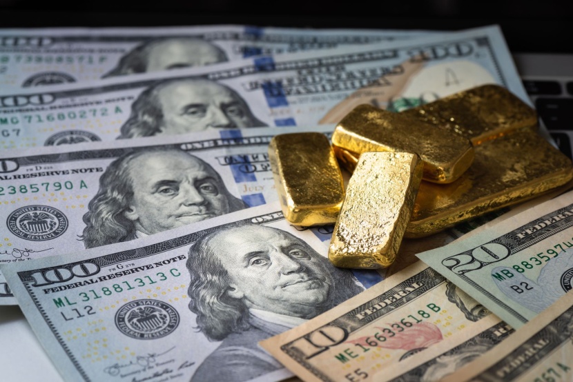 بيانات الوظائف الأمريكية تنعش الذهب والدولار يتراجع 0.5%