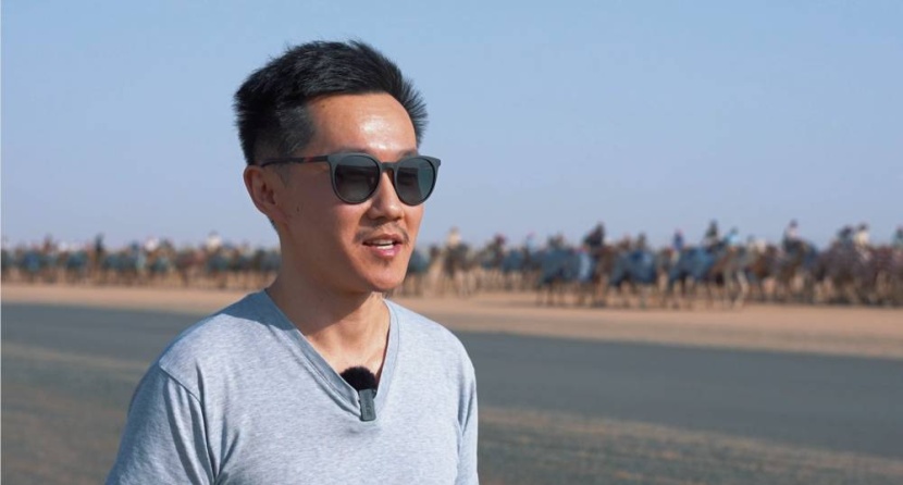 الصيني أليكس: سباق الهجن .. احترافي