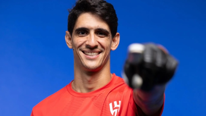 لأول مرة .. لاعب وحارس من الدوري السعودي في سباق "The Best"