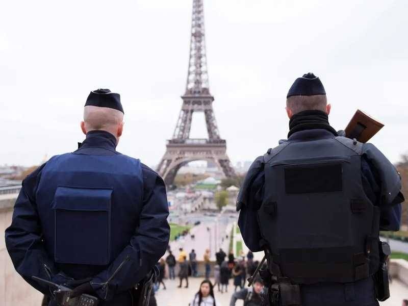 فرنسا تحقق في سرقة 50 قطعة من تشكيلة "بالمان"