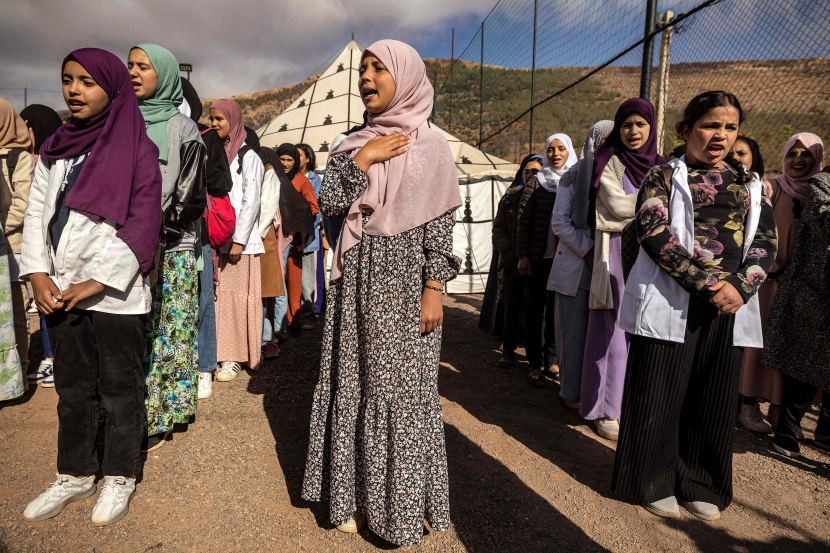  تلاميذ يحاولون نسيان فاجعة زلزال المغرب تحت خيام تحولت إلى مدارس