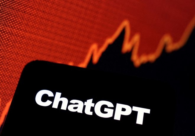 مؤلف "جيم أوف ثرونز" وكتاب آخرون يقاضون مبتكرو "تشات جي بي تي"