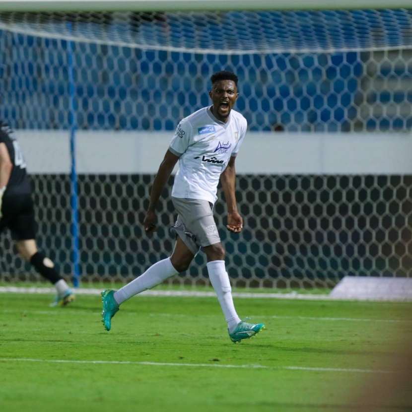 مينساه يدون «الهاتريك» الـ 6