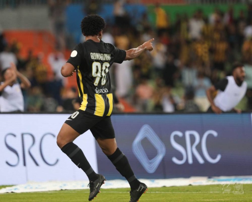 الاتحاد .. القمة «صفراء»