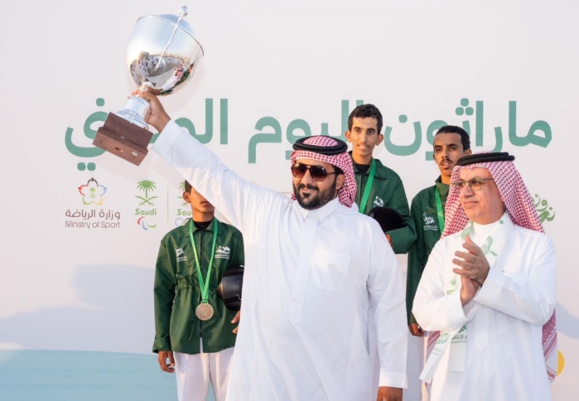 البلوي يتوج الفائزين في سباق ماراثون اليوم الوطني