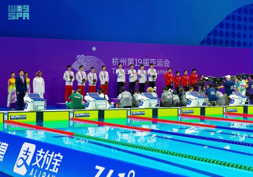 وزير الرياضة يجتمع بنظيره الصيني ونائب رئيس الأولمبية الدولية.. ويتوج أبطال السباحة