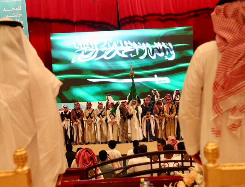 مدارس "تعليم الرياض" تكتسي اللون الأخضر احتفاء باليوم الوطني 93