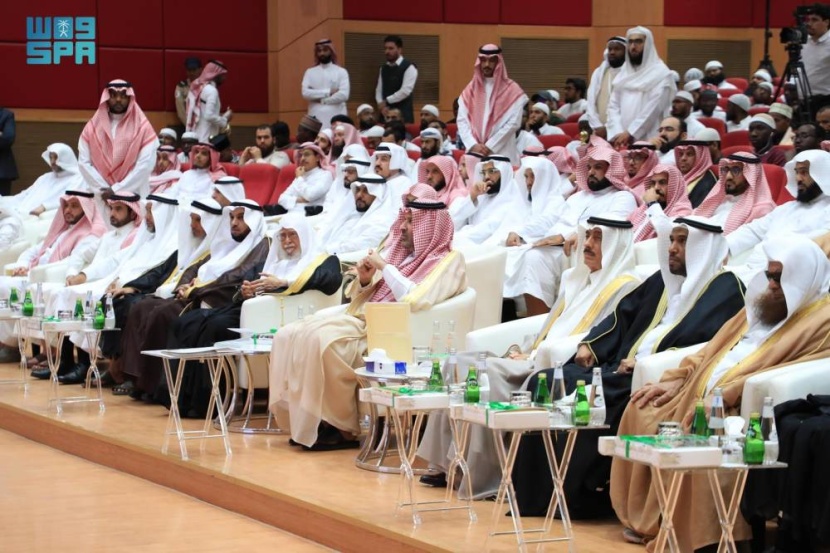 أمير المدينة المنورة يكرم الفائزين بجائزة صالح المحيسن للمتون العلمية