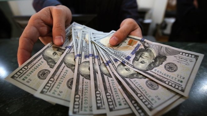 الدولار عند أعلى مستوى في 10 أشهر مع استمرار مخاوف الفائدة