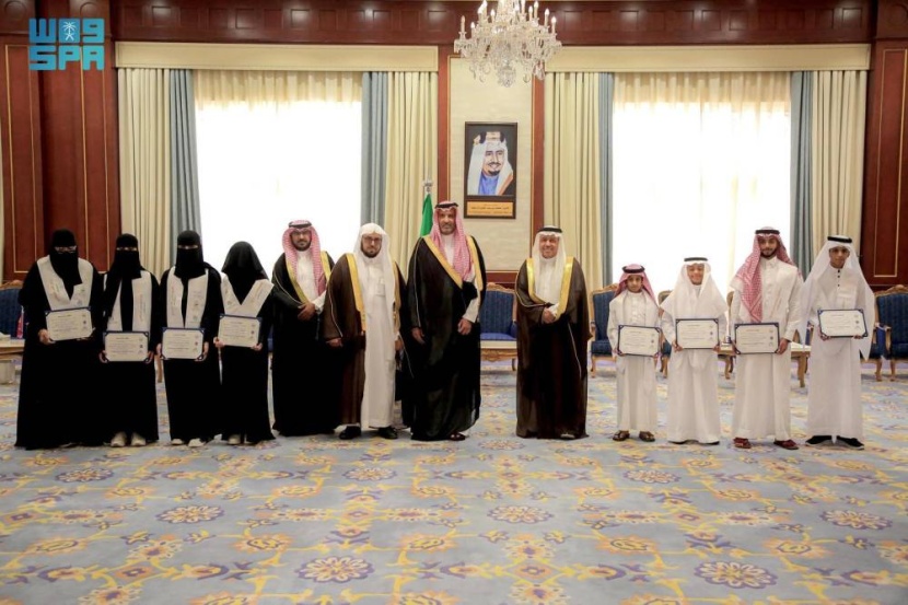 الأمير فيصل بن سلمان يكرم الفائزين بجائزة المواطنة المسؤولة في العمل الاجتماعي