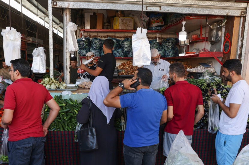 رغم الحصار والحرب .. عجلة الحياة لا تتوقف