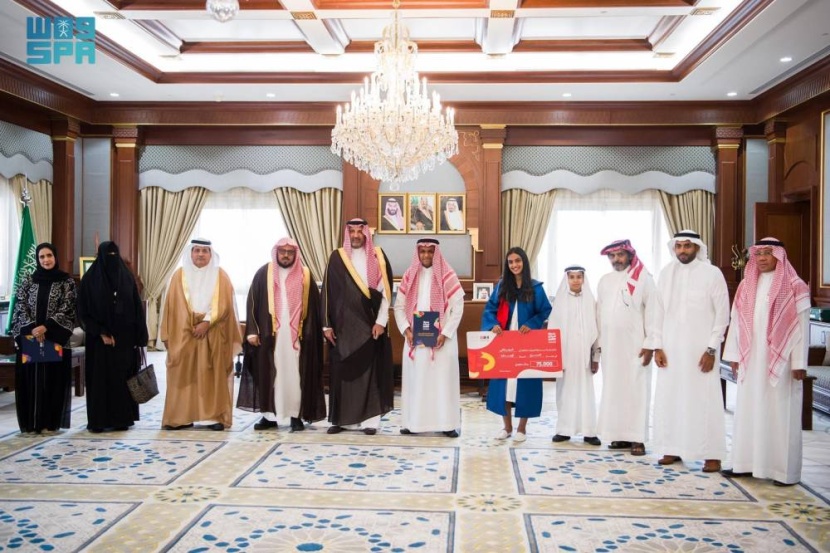 أمير المدينة المنورة يستقبل الطلاب والطالبات الفائزين في مسابقة المهارات الثقافية
