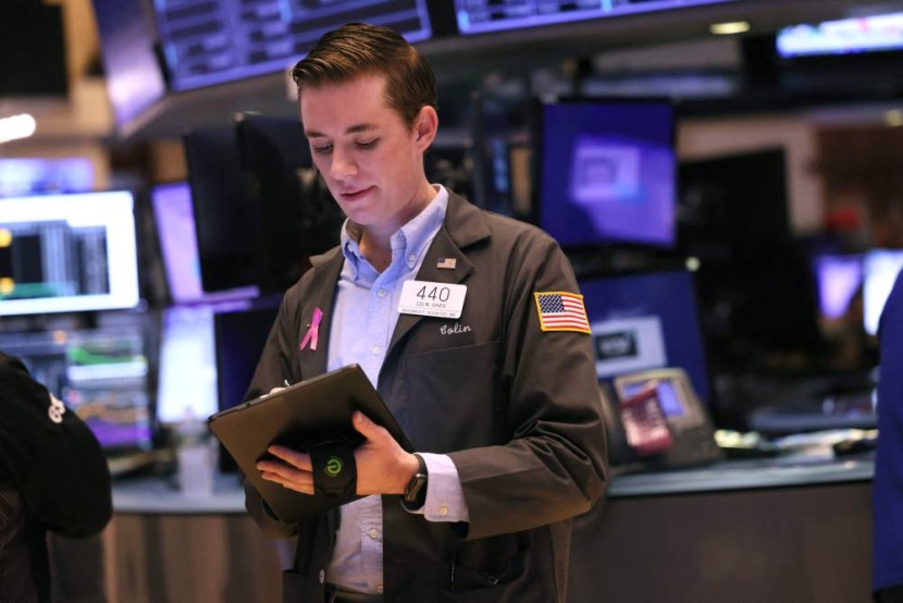 «وول ستريت» تنتعش بفضل تصريحات عن التيسير النقدي .. هيمنة الحذر على التداولات