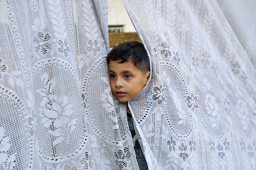 رغم الألم .. نظرة أمل في عيون أطفال غزة