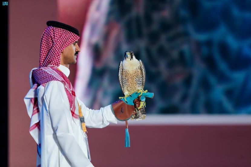 في معرض الصقور والصيد السعودي .. دب قطبي ونمور