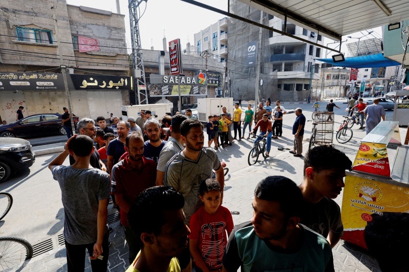 إسرائيل تواصل قصف غزة وسط نفاد الخبز وشح المياه