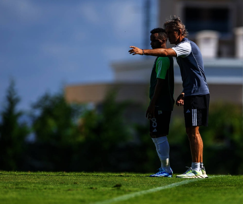 مانشيني يرصد البدلاء على السلم