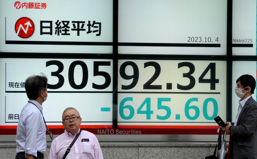 انخفاض نيكاي 2 % مع تأثر معنويات المستثمرين بالصراع الفلسطيني الإسرائيلي