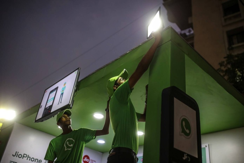 الهند ممتنة لـ "واتساب" .. وميتا تقبض الثمن