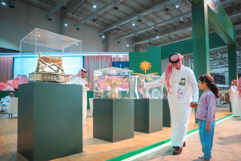 بنصف مليون زائر .. نادي الإبل يختتم مشاركته في معرض الصقور