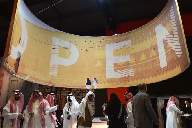 السعودية تتوسع في إتاحة تأشيرات الزيارة إلكترونيا .. 63 دولة