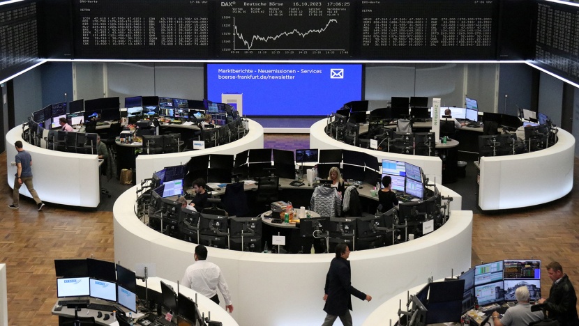 الأسهم الأوروبية تبدأ تعاملاتها منخفضة مع تراجع أسهم إريكسون وقطاع التعدين