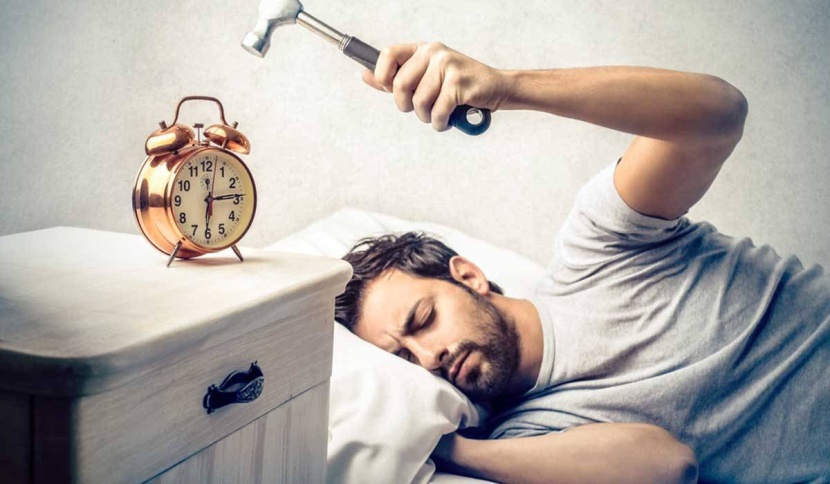 هل النوم بعد الاستيقاظ صباحا يتسبب في آثار سلبية؟