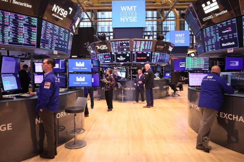 ارتفاع عوائد الخزانة ومخاوف الشرق الأوسط يكسوان بورصات العالم باللون الأحمر