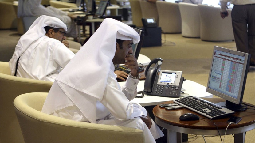 تراجع البورصات الخليجية وسط تحذيرات من رفع الفائدة الأمريكية