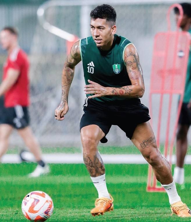 فيرمينو .. كسر النحس عبر «الغرف المغلقة»