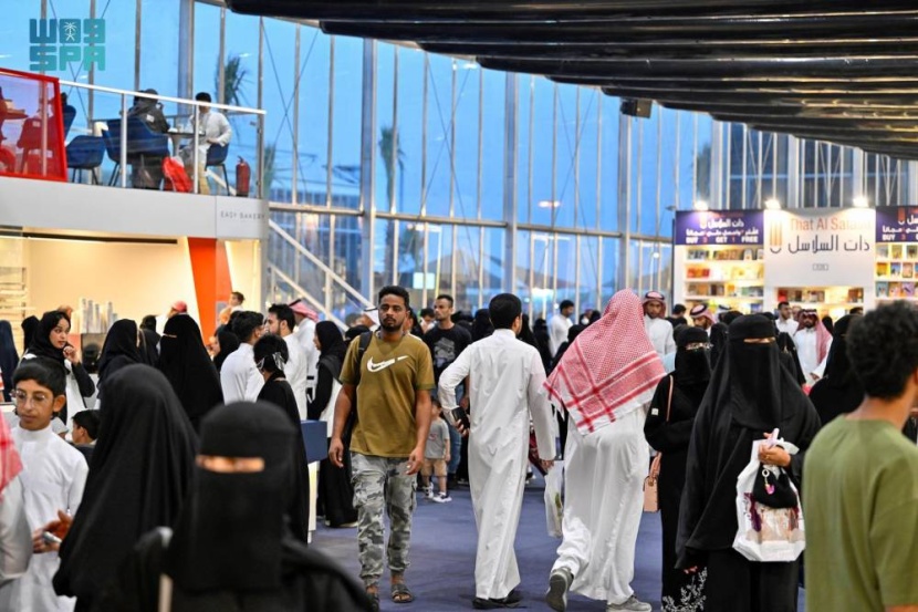 «كتاب الرياض» يعزز مكانته الثقافية .. مليون زائر في 10 أيام