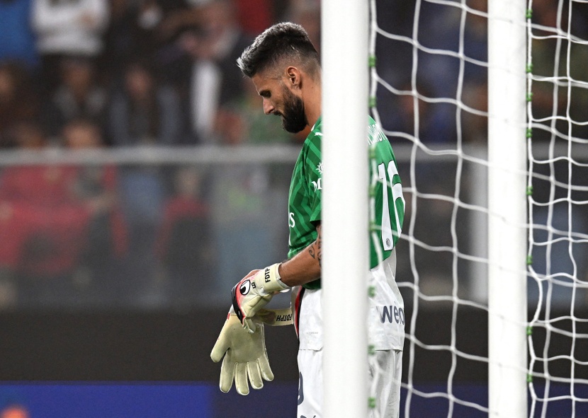 ميلان يطرح قميص حارس المرمى باسم جيرو بعد تألقه أمام جنوة