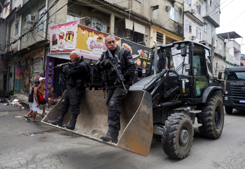 1000 ضابط شرطة برازيلي لاصطياد "القيادة الحمراء"