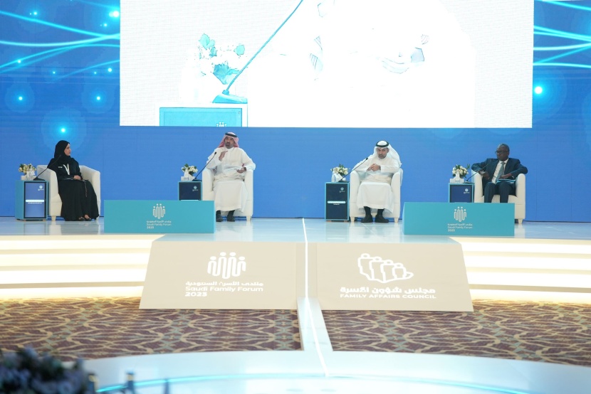 وزير الموارد البشرية يدشن الإطار الوطني لسلامة الأطفال على الإنترنت